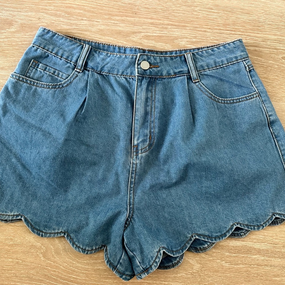Mable Denim Jean Shorts Scallop edge size large New